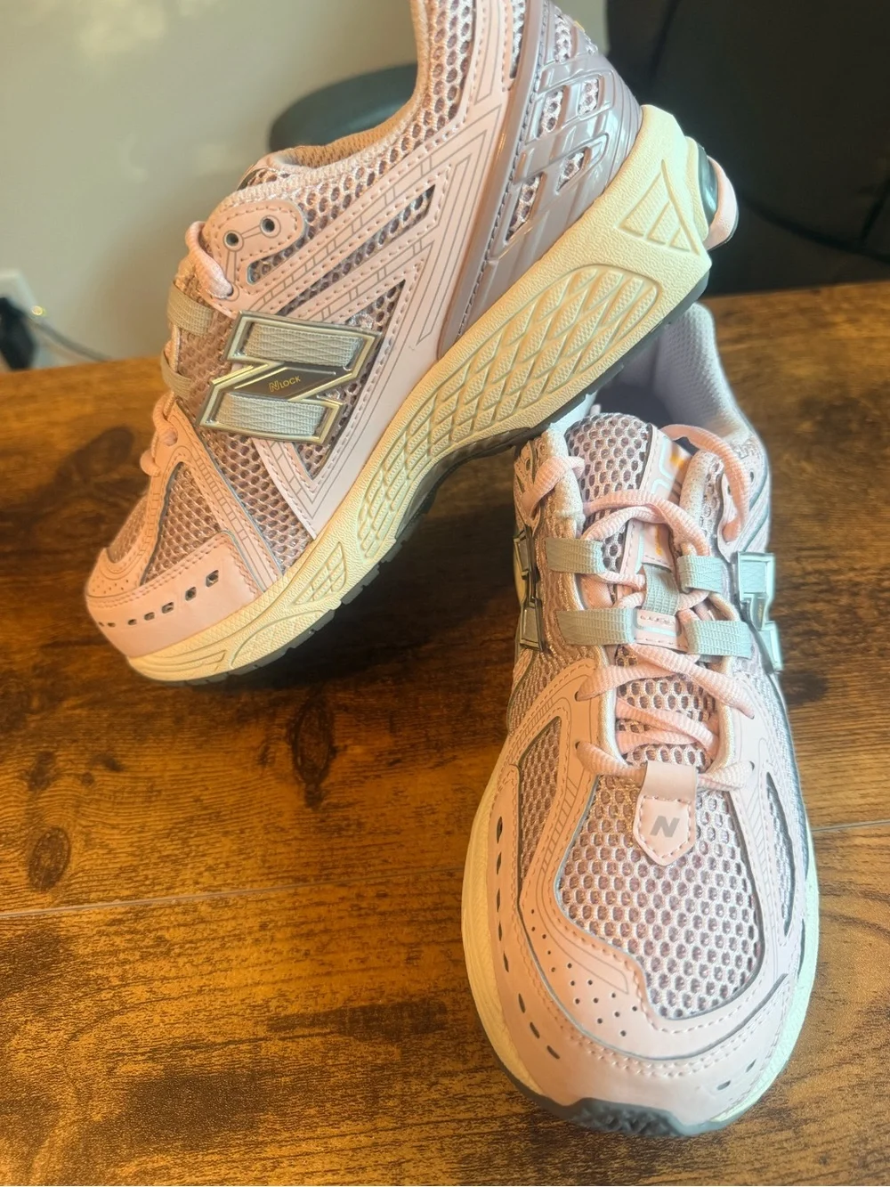New Balance Kids Pink Mesh Athletic Sneakers 4.5Y/6W
